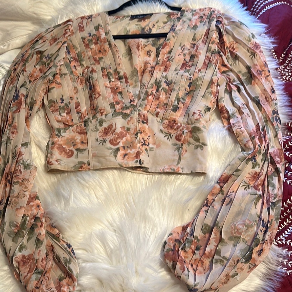 Top blouse . Excellent condition. Size s